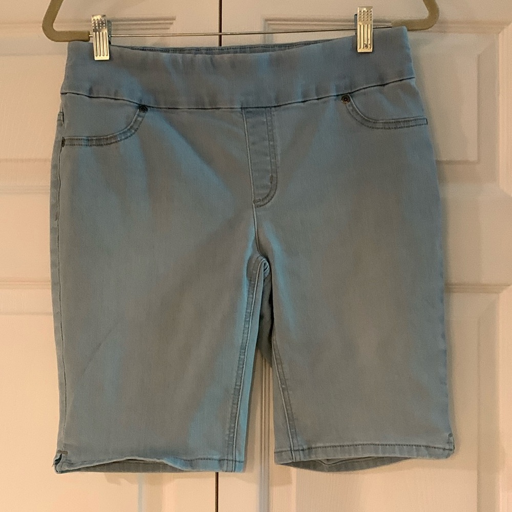 Chicos Perfect Stretch Soft Jegging Short